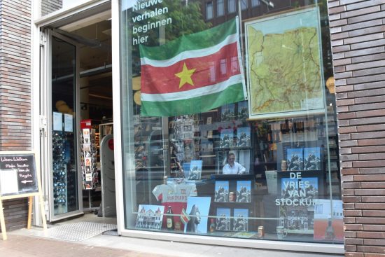 Etalage boekhandel De Vries Van Stockum in Den Haag